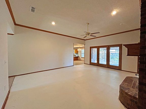 4th image of 3102 105th St