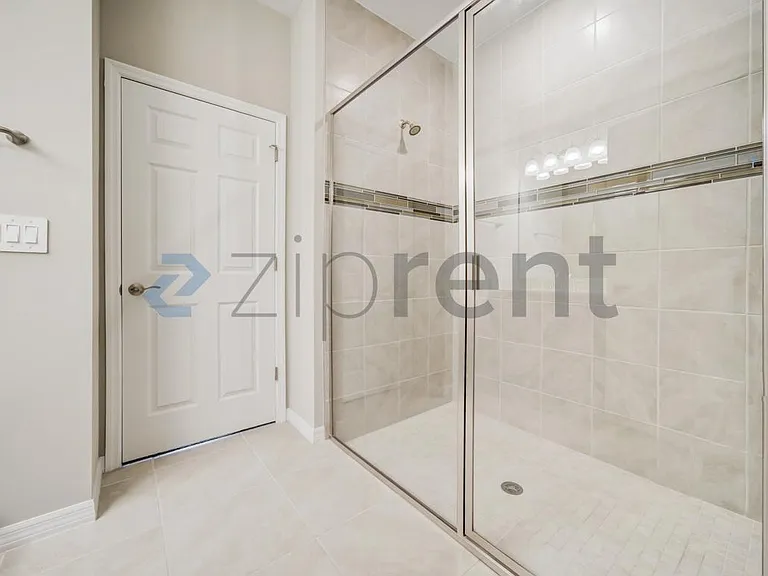 1126 S Town And River Dr — Photo 17