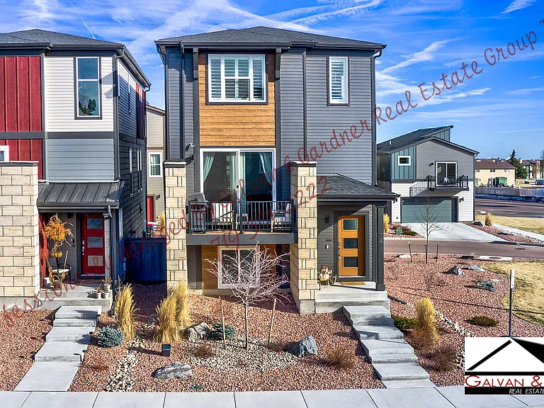 2423 Pony Club Ln — Photo 1