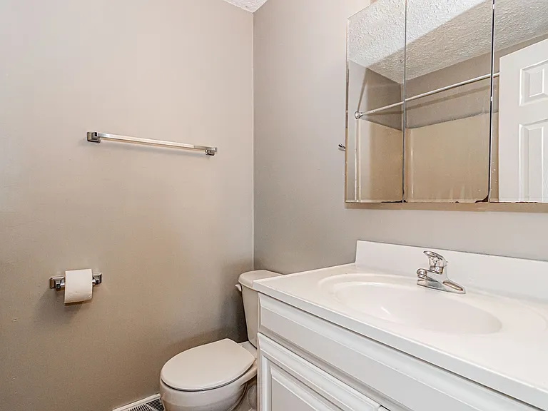 1369 Parkside Dr — Photo 10
