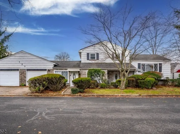 123 W Highland Pkwy, Roselle Boro, NJ 07203