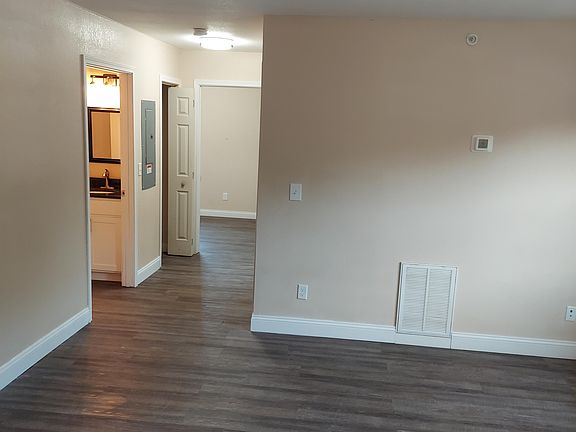 4th image of 52 Westwood Dr APT 6