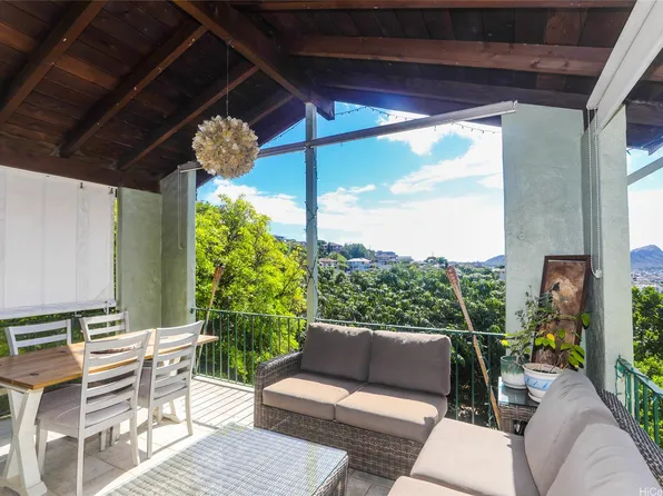 1562 Saint Louis Dr, Honolulu, HI 96816