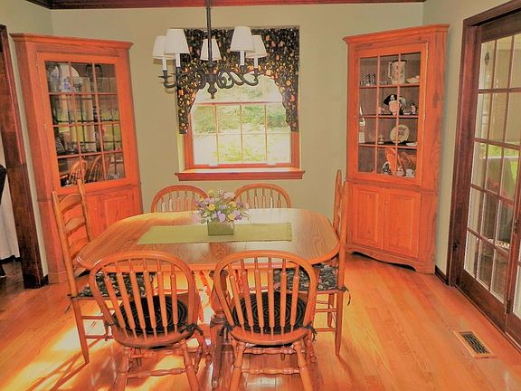 5th image of 2205 Strawberry Ln