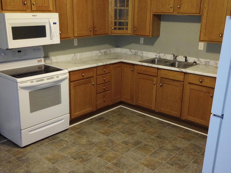 2nd image of 805 E 7th St