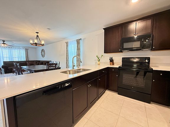 3rd image of 136 Jasmine Dr