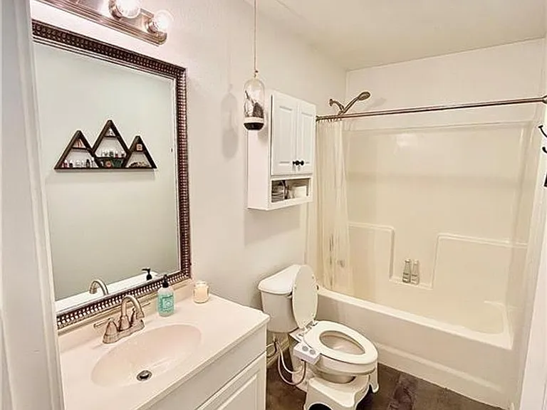 721 S Dockery Ln — Photo 9