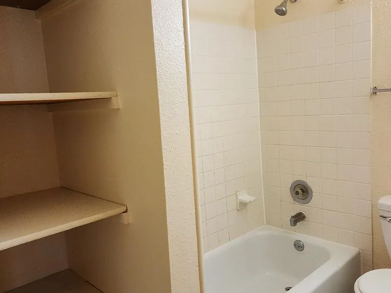 Florence Apartments — Photo 11