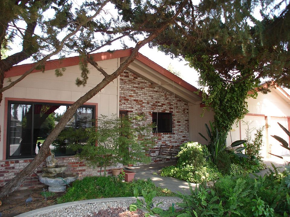 Front elevation view.