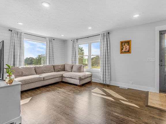 3rd image of 10390 Lovers Ln NW