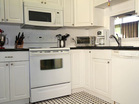 2nd image of 146 39th Ave NE