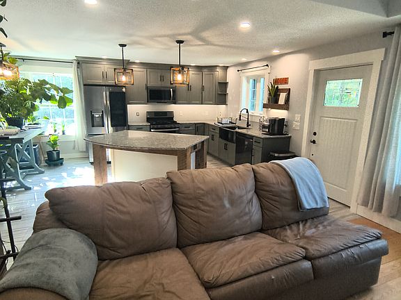 4th image of 46 Roc Lin Ln