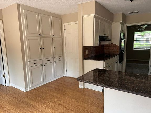 3rd image of 1711 Hyacinth Dr