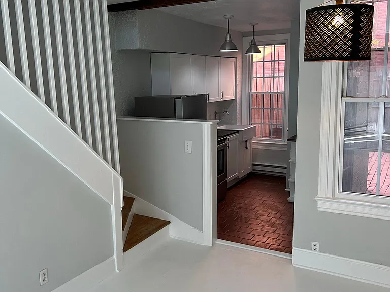 702 4th St SE — Photo 3