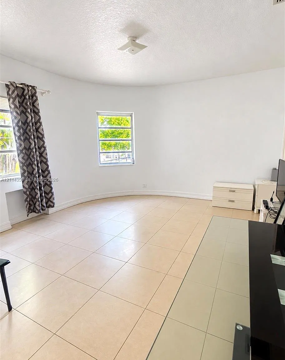 The Bayliss Condo — Photo 3