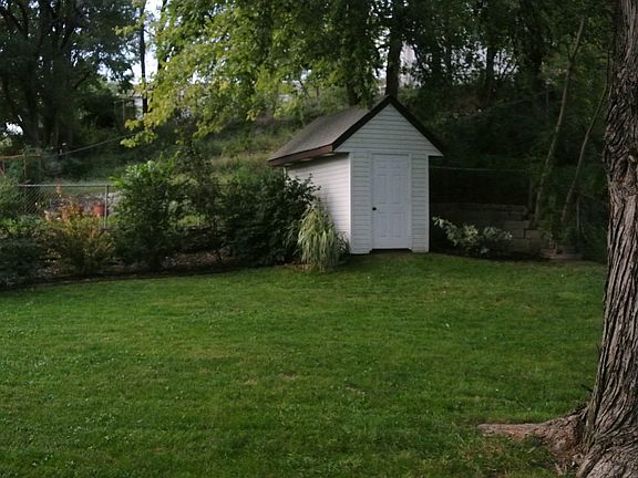 3rd image of 176 Crestmont Dr