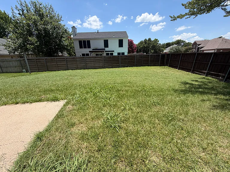303 Hopewell St — Photo 4