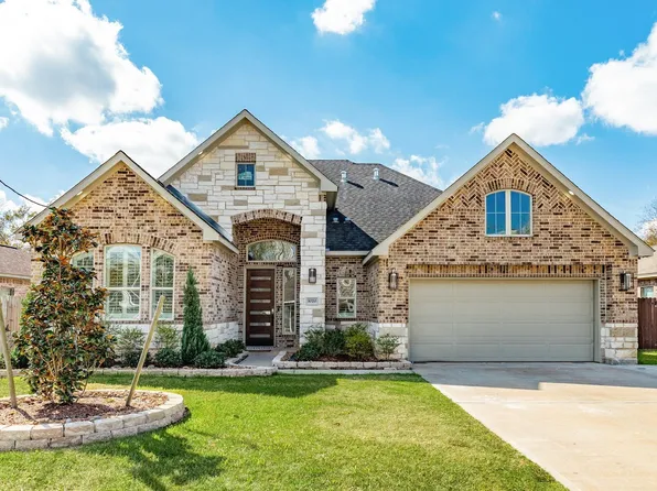 1020 Oak St, West Columbia, TX 77486
