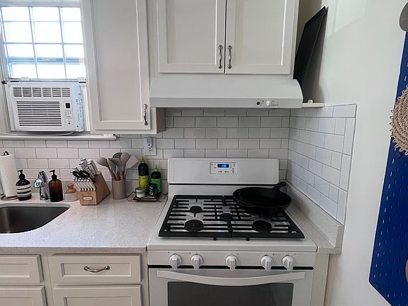 5th image of 914 S Carolina Ave SE #3