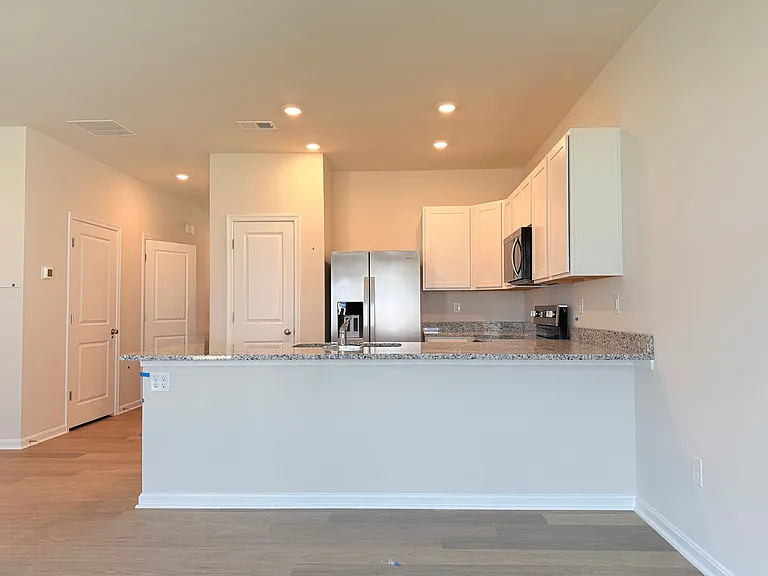 529 Colette St — Photo 6