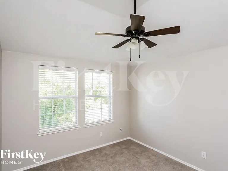 13925 Walnut Canyon Ct — Photo 11