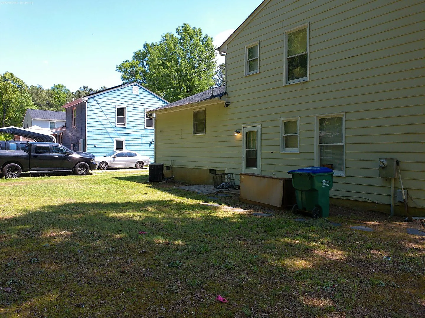 Awesome 4 bedroom tri level — Photo 4