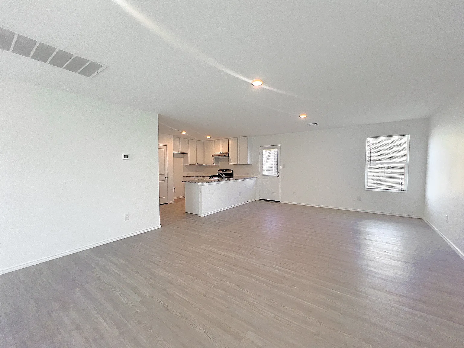 3 bed, 1440 sqft, $1,565 — Photo 4