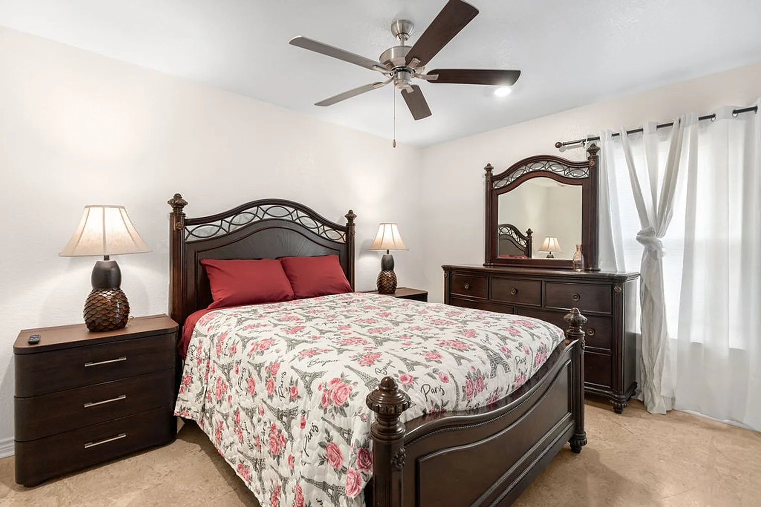 3 bed, 2.0 bath, 1291 sqft, $3,561 — Photo 4