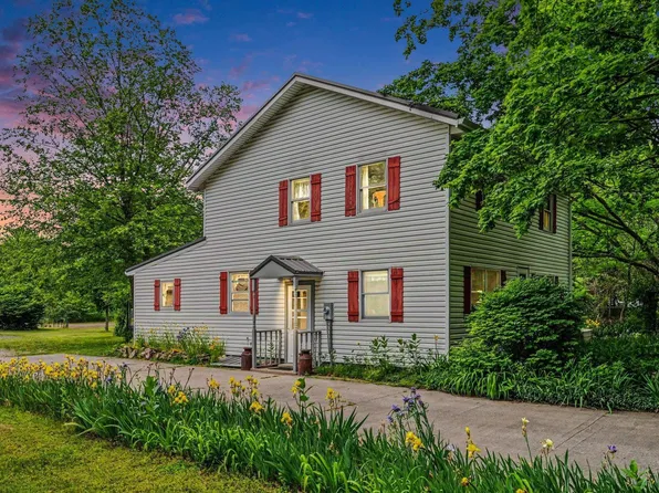 52131 Ash Rd, Granger, IN 46530