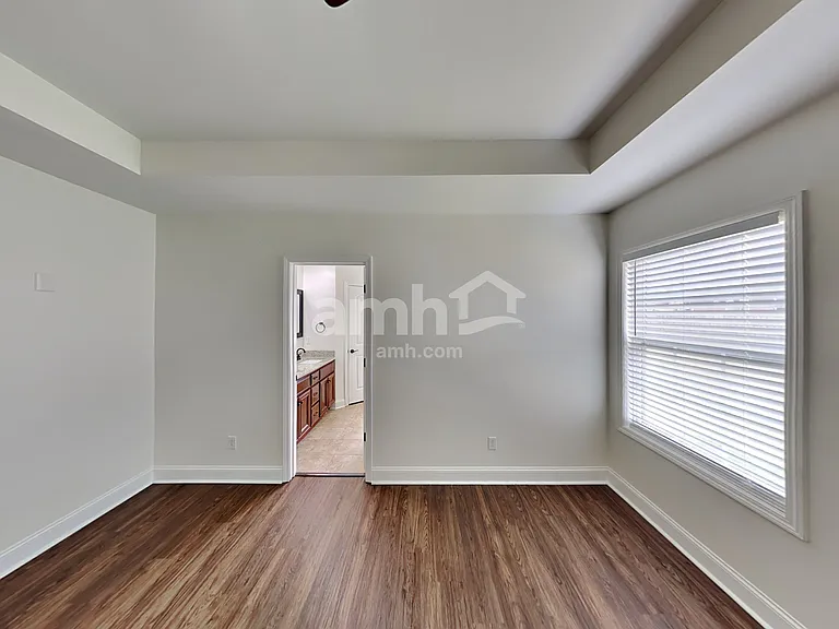 107 Buster St — Photo 9