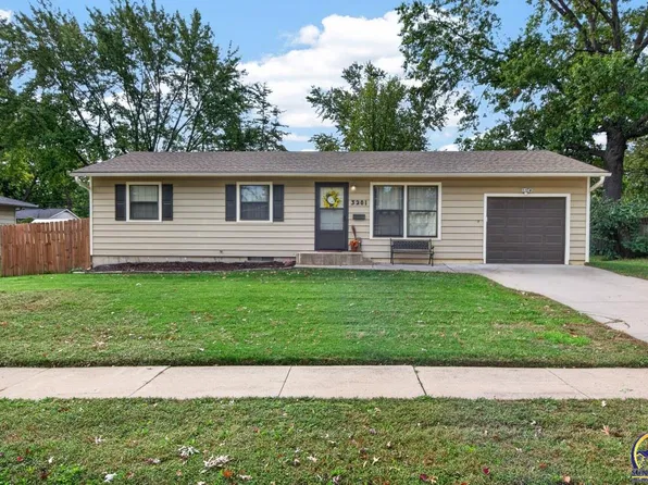 3201 SW 31st St, Topeka, KS 66614