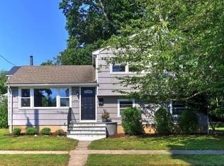 201 Mona Ter, Fairfield, CT 06824