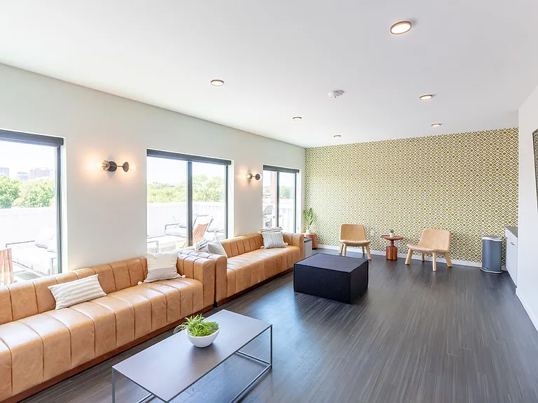 Rowat Lofts Apartments — Photo 16