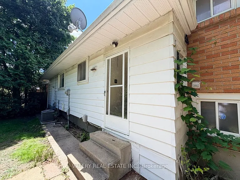 63 Paperbirch Cres #B — Photo 26