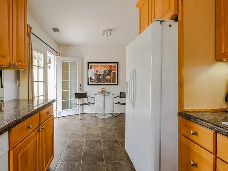 1203 S Rimpau Blvd — Photo 17