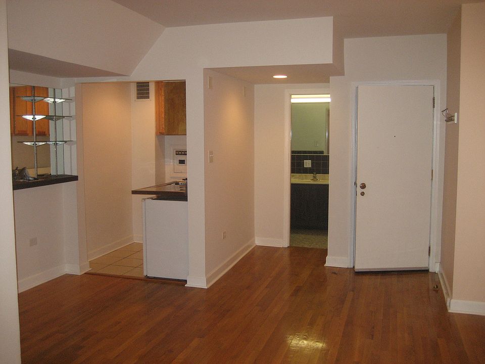 2nd image of 60 E Bellevue Pl #3-A