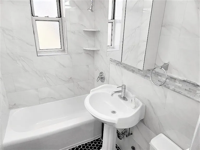 2102 Holland Ave #1D — Photo 5