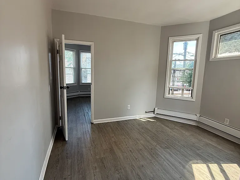 279-81 Hollywood Ave #2L — Photo 6
