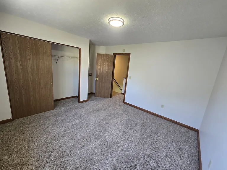Roxanna Dr — Photo 7