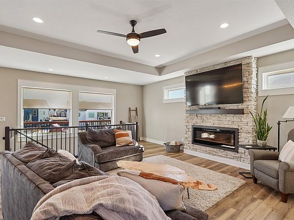 2nd image of 2835 Crescent Ridge Dr