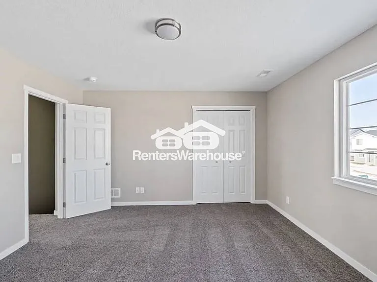 104 E Sycamore St — Photo 12