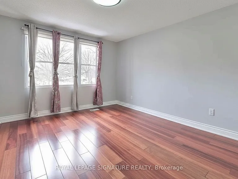 74 Deanscroft Sq — Photo 9