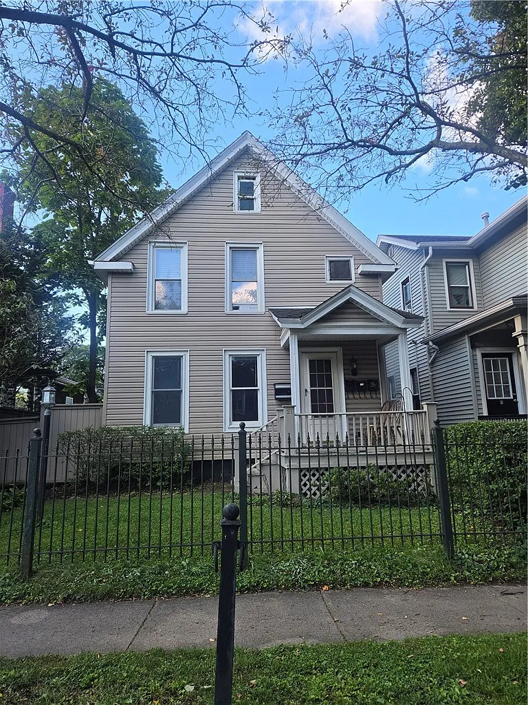 1 bed, 1.0 bath, 989 sqft, $1,250 — Photo 1