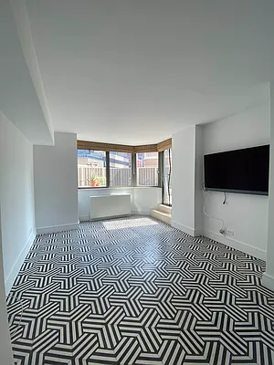 Rented by Fischer Group Realty, LLC | media 7