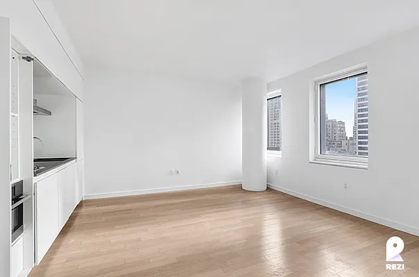 Rented by REZI | media 82