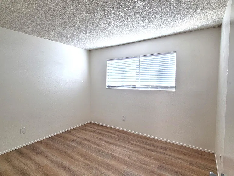 1827 Missouri St #B — Photo 8