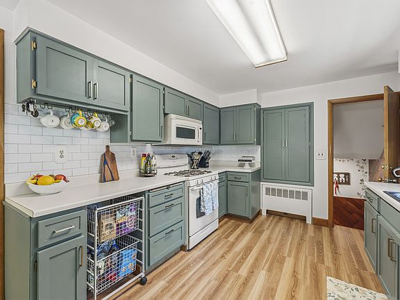 3rd image of 35 Woodland Ave