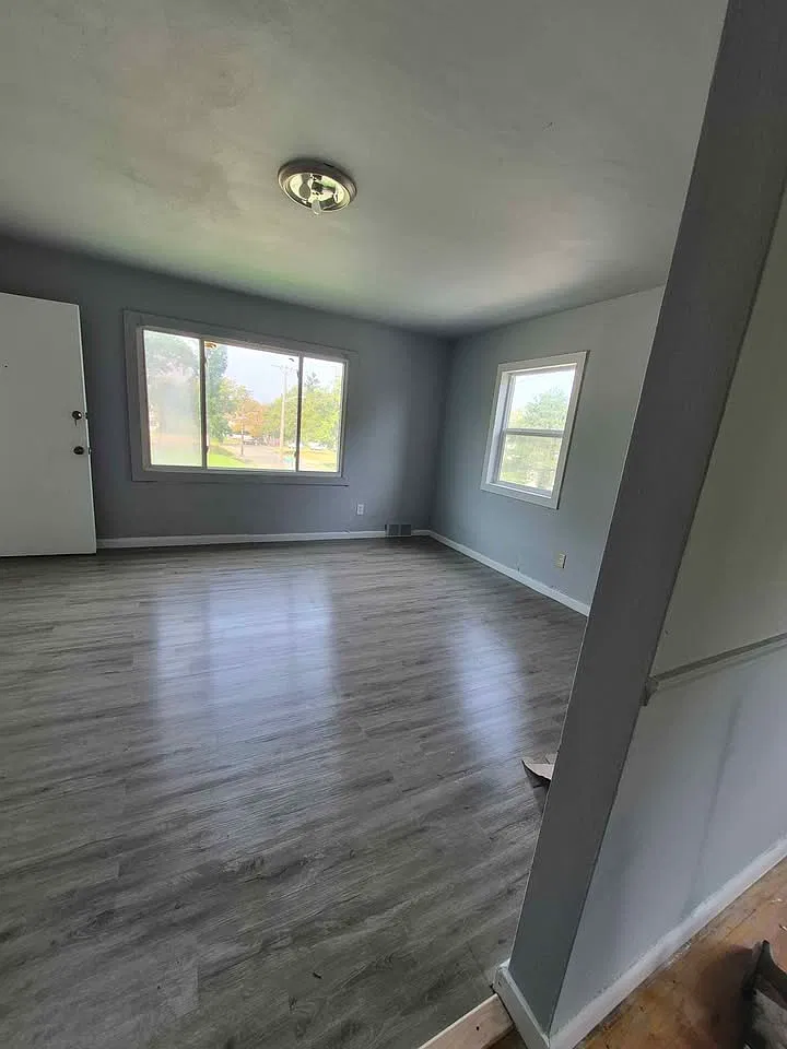 2 bed, 931 sqft, $1,100 — Photo 1