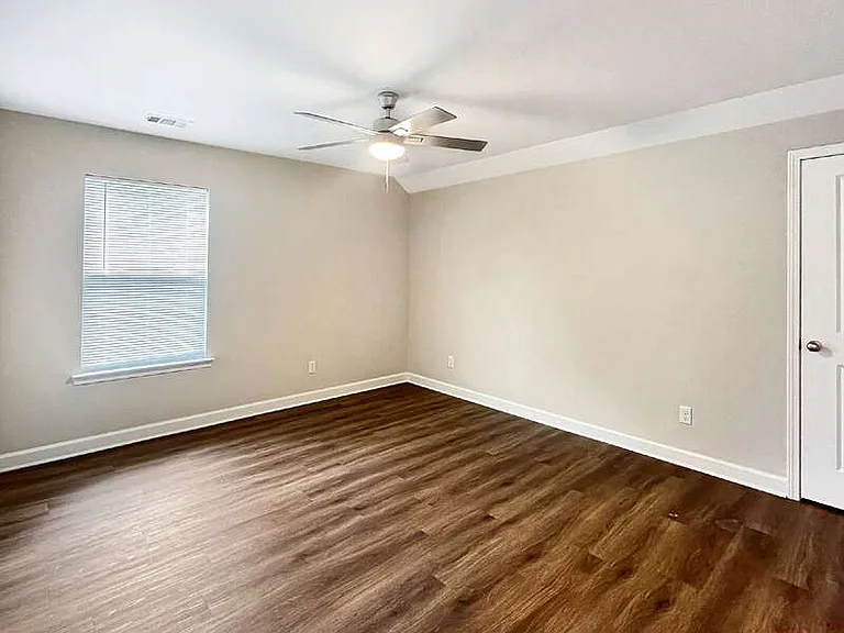 39 Travis St — Photo 11