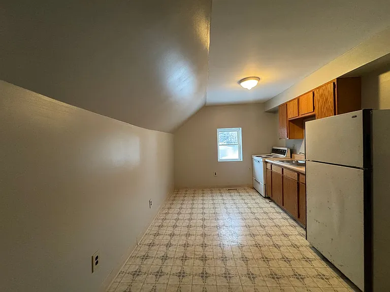 207 E Oak St — Photo 11